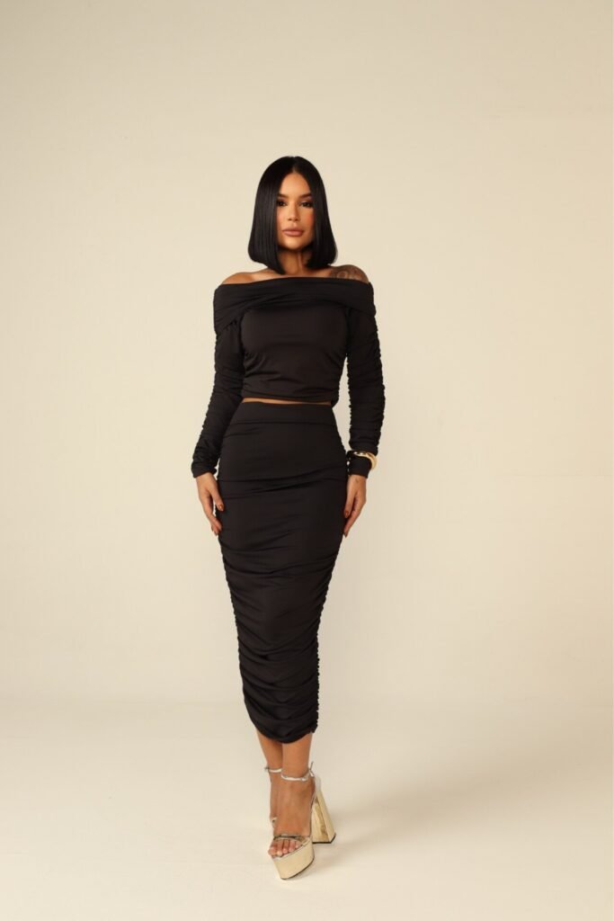 Saia Midi Ana Luiza Preta